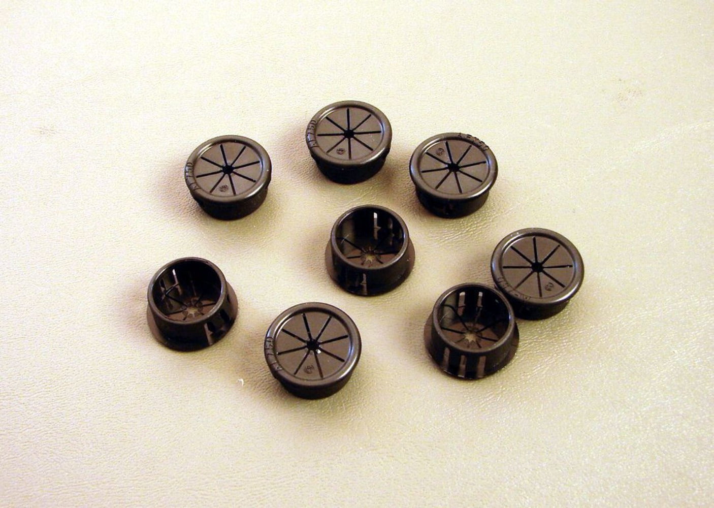 8 Pack 1/2 Expandable Black Plastic Grommets PG500BK – Pro Speaker Parts